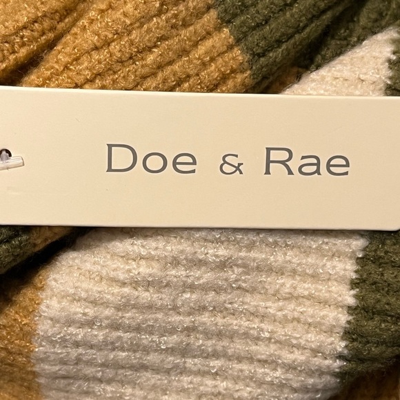 Doe & Rae Sweater NWOT - Picture 2 of 5